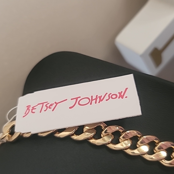 Betsey Johnson flower necklace - Picture 6 of 8